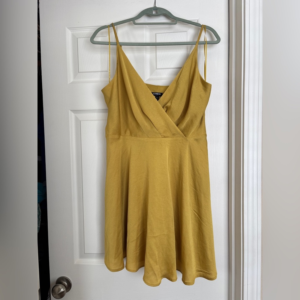 ⚜️ Gold Draped Dress size Large ⚜️